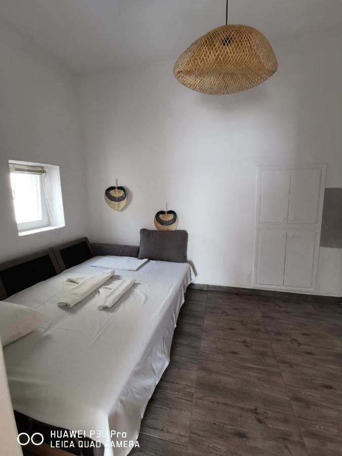 View Rooms Piso Livadi Extérieur photo