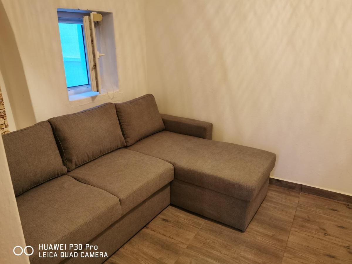 View Rooms Piso Livadi Extérieur photo