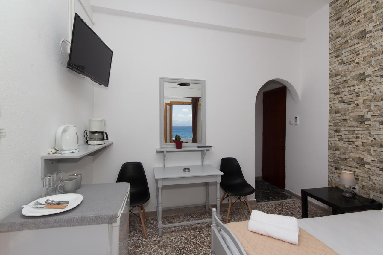 View Rooms Piso Livadi Extérieur photo